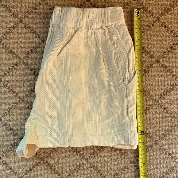 Free People Cream texturized Linen shorts w 5 button up fly S - Picture 4 of 10